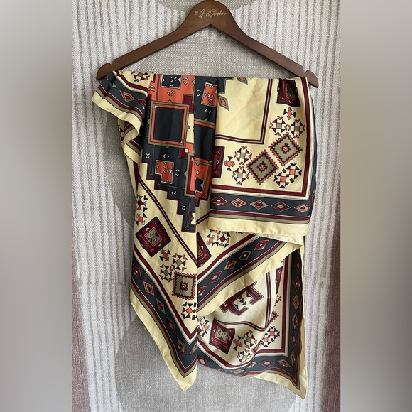 Extra Large Zara Scarf - Western Pattern - Picture 11 of 11